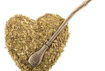 O mate com limão é uma boa opção.