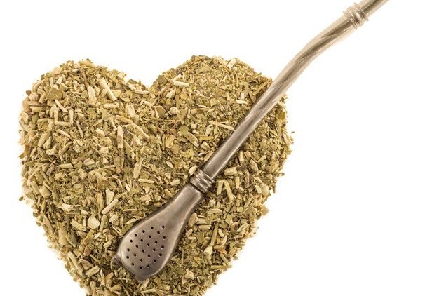 O mate com limão é uma boa opção.