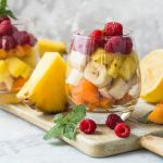 Prove a sua salada de frutas .