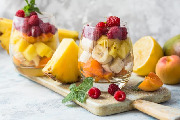 Prove a sua salada de frutas .